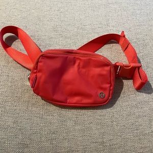 Lululemon Everywhere Belt Bag - Pale Raspberry 1L